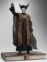 Rock Iconz: Ghost - Papa Emeritus IV (Black Robes) - 1/9